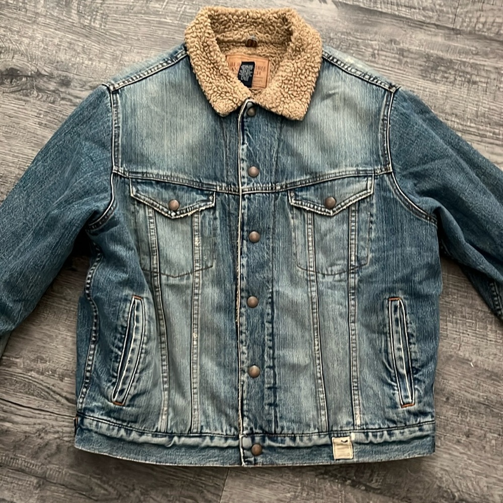 Warm coat for sell. Nothing wrong with it! Just don’t use it anymore.